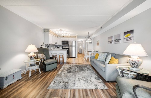 North Ocean City Copropriété | Convenient Family-Friendly Condo w/Balcony, Shared Pool, Hot Tub and A/C