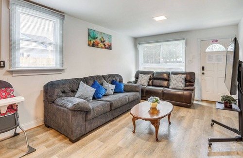 Glenarden Maison | Convenient Glenarden Home - 3 Mi to FedEx Field!