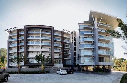 Karon Appartement | Convenient Karon studio, walk to beach & market