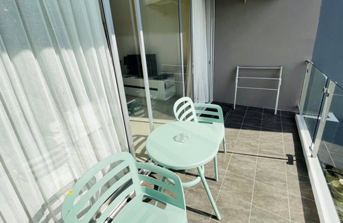 Karon Appartement | Convenient Karon studio, walk to beach & market