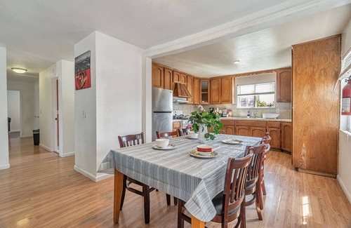 East San Jose Maison | Convenient Location/ Cozy - Free Wifi/Laundry/Parkings/AC/Heater/