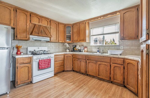 East San Jose Maison | Convenient Location/ Cozy - Free Wifi/Laundry/Parkings/AC/Heater/