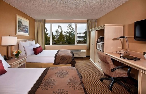 SeaTac Hôtel | Convenient Location! Relaxing Room w/ 2 Double Beds, Free Breakfast and Parking