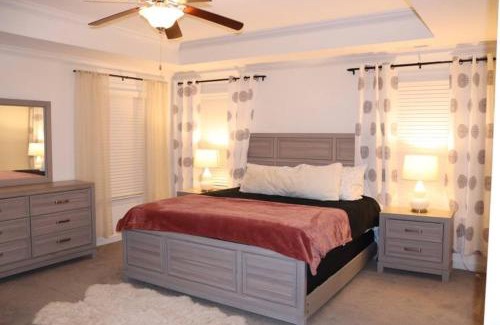 Northeast Raleigh Maison | Convenient Remote-friendly suburban oasis