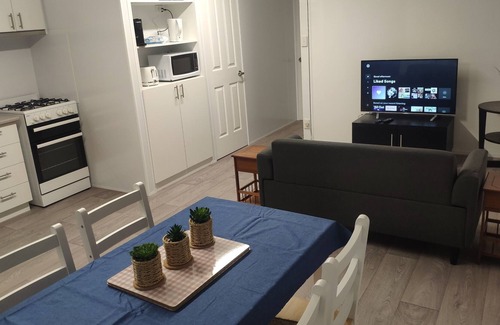 Burbank Cabine | Convenient/ secluded 2 bedroom cabin on luxury acreage