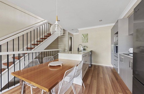 Murarrie Appartement | Convenient + Spacious! 3bed/2.5bath/1car~townhouse