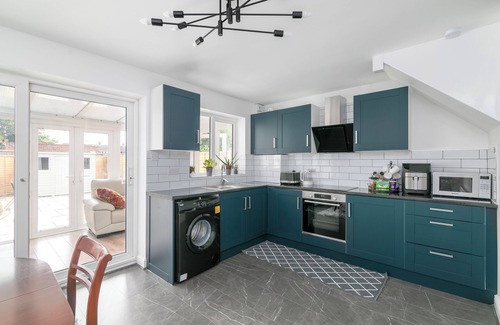 Havering Location De Bateaux | Convenient & spacious house close to golf club and easy links to central London.