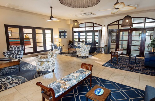 Charlotte Hôtel | Convenient Stay! 2 Garden View Units with Free Parking & Breakfast, Outdoor Pool