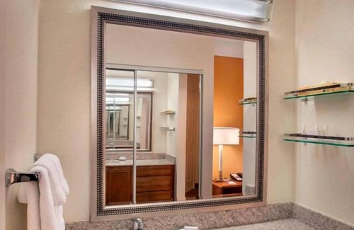 Bethlehem Maison | Convenient Stay in Bethlehem! 2 Modern Units w/ Parking, Fully equipped Kitchens