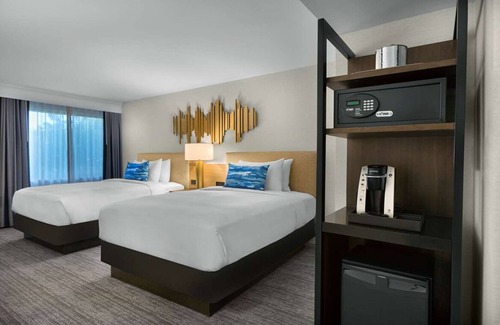 Milpitas Hôtel | Convenient Stay, Superb Location! 2 Modern Units, Pet-Friendly, w/ Outdoor Pool!