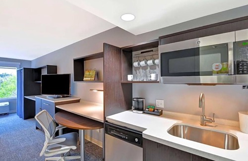 Miramar Maison | Convenient Suite Near Beaches, Parks, Dining, and Hard Rock Stadium