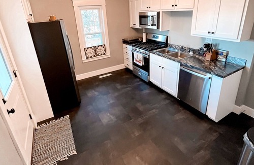 Jefferson City Maison | Convenient to downtown and highways in Jefferson City, spacious all to yourself