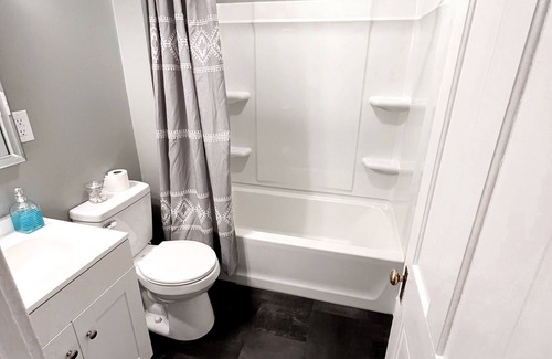 Jefferson City Maison | Convenient to downtown and highways in Jefferson City, spacious all to yourself