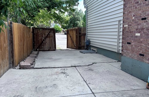 Aurora Maison | Convenient Walkout Basement Apartment, private entrance in Aurora with WiFi