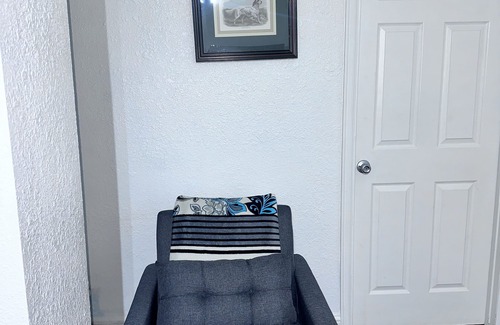 Aurora Maison | Convenient Walkout Basement Apartment, private entrance in Aurora with WiFi