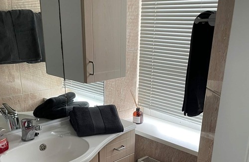 Badhoevedorp Appartement | Conveniently located quiet and spacious apartment