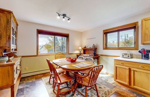 Eagle River Maison | Conveniently-located in Downtown, with WIFI, W/D, near Lakes & Trails