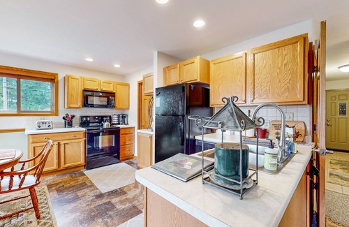 Eagle River Maison | Conveniently-located in Downtown, with WIFI, W/D, near Lakes & Trails