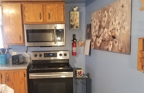 Troy Maison | Conveniently located by HVCC. No cleaning or pet fee