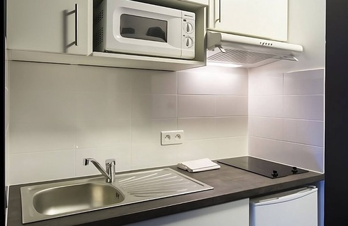 Dijon Hôtel | Conveniently Located Room for Comfortable University Stays