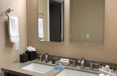 Cupertino Hôtel | Conveniently Located To Excellent Transportation! 4 Spacious Units, Free Parking