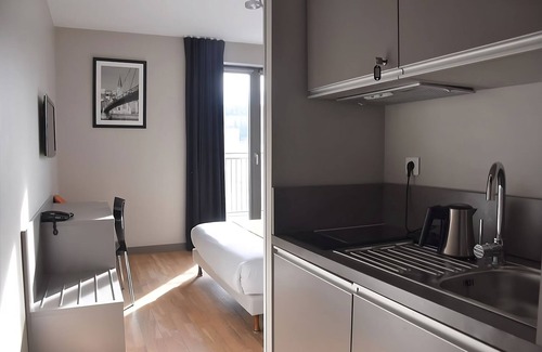 9th Arrondissement Hôtel | Conveniently To Excellent Transportation! Pets are Allowed, Onsite Parking!