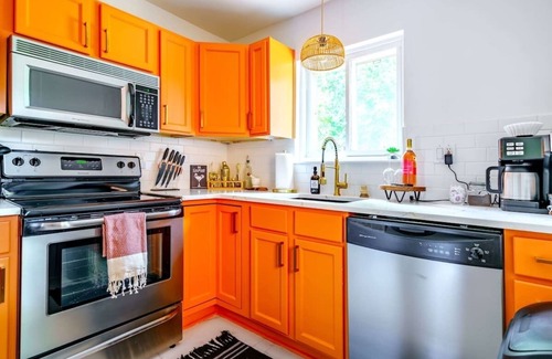 Italian Village Maison | Parking Free - Short North - King Bed - Convention