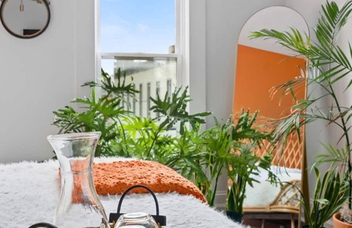 Italian Village Maison | Parking Free - Short North - King Bed - Convention