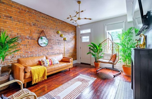 Italian Village Maison | Parking Free - Short North - King Bed - Convention