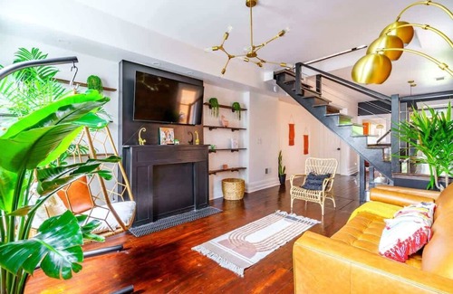 Italian Village Maison | Parking Free - Short North - King Bed - Convention