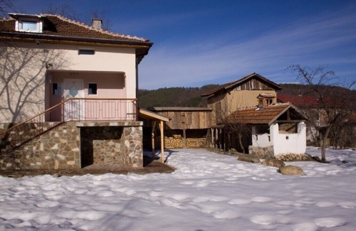 Raduil Maison | 10 bed villa near Ski Resort, Large Garden, Sauna and BBQ Area