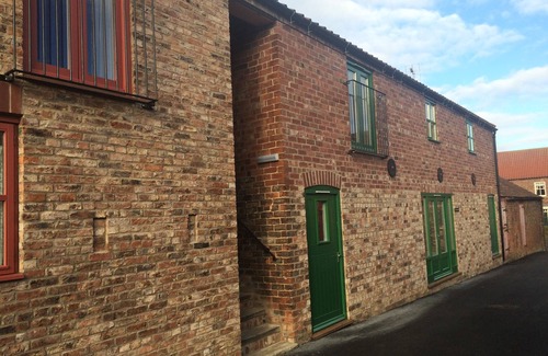 Alne Maison | Ferme convertie pouvant accueillir 26 personnes; 6 douches, 2 bains, tennis de table; sauna; Gym.