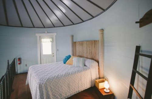 Alvan Maison | Converted Grain Silo for Unique Glamping Accommodation in Alvin, Illinois