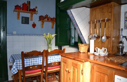 Guisando Villa | Ancienne école avec piscine privée. Sierra De Gredos, Castilla Leon