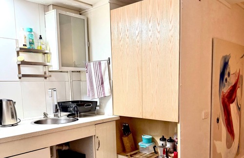 Seddon Appartement | Converted warehouse suite 17min from CBD