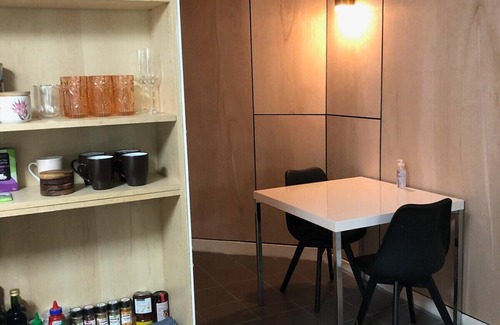 Seddon Appartement | Converted warehouse suite 17min from CBD