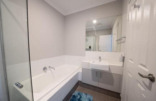 Kelmscott Appartement | Convinient Cosy home with all around you!
