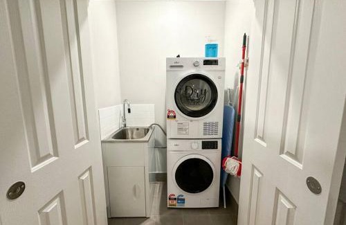 Kelmscott Appartement | Convinient Cosy home with all around you!