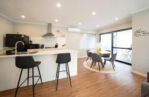 Kelmscott Appartement | Convinient Cosy home with all around you!