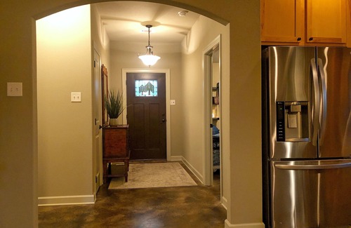 Conway Maison | Conway Luxury Home. 4BR/2BA, Office, 2-Car Gar., 65"TV, Fenced Yard/Patio, Wi-Fi