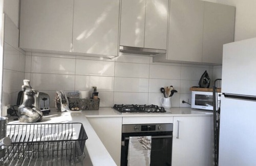 Coogee Appartement | Coogee- COOGY Abbott Street - Approx. $900-$1200 per/week EXCELLENT COOGEE BEACH LOCATION