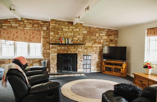 Clare Maison | Cooke Cottage- Luxury family accommodation in the middle of the Clare Valley