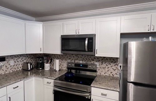 Monroe Maison | Cool and Calm 4bd 4ba close to all amenities in the city,