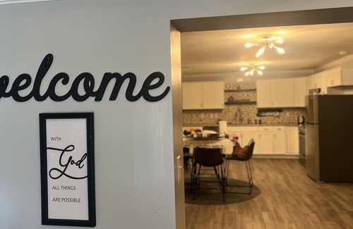 Monroe Maison | Cool and Calm 4bd 4ba close to all amenities in the city,