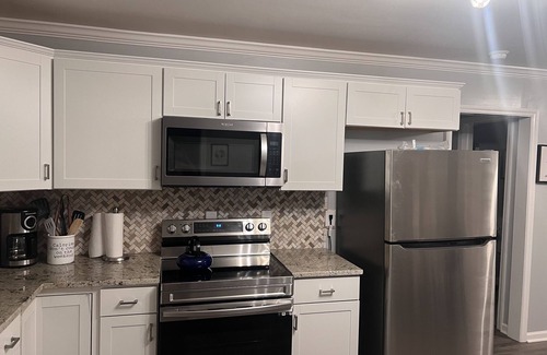 Monroe Maison | Cool and Calm 4bd 4ba close to all amenities in the city,