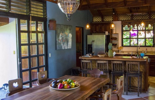 Pan de Azucar Maison | Exquise villa de style balinais avec vue imprenable, piscine privée chauffée et jardin