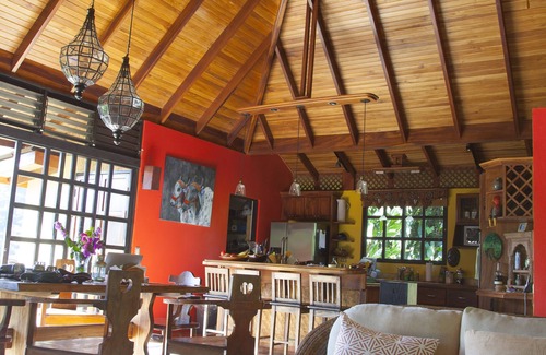 Pan de Azucar Maison | Exquise villa de style balinais avec vue imprenable, piscine privée chauffée et jardin