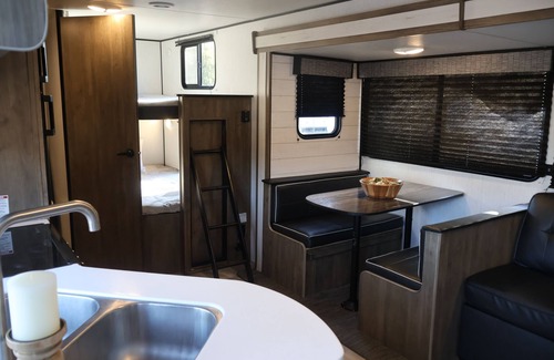 Preston Location De VR | Cool campground with AC in charming Preston across from all of the activities