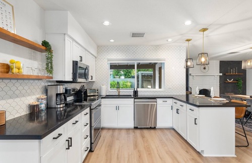 La Paz At Desert Springs Maison | Barret Jackson! Hot Tub, Heated Pool, Firepit, Sleeps Twelve
