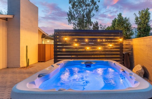 La Paz At Desert Springs Maison | Barret Jackson! Hot Tub, Heated Pool, Firepit, Sleeps Twelve